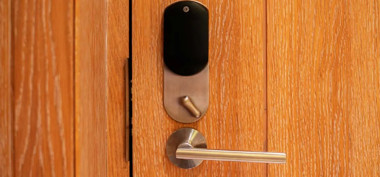 Automatic Locking Door Knob Port Credit